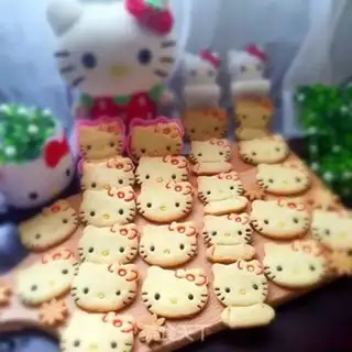 Make Katie Cat Chocolate Biscuit step 19
