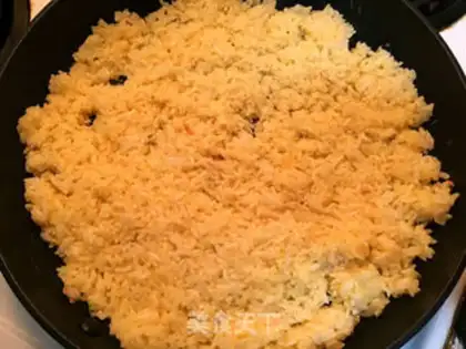 Make Golden salmon fried rice step 2