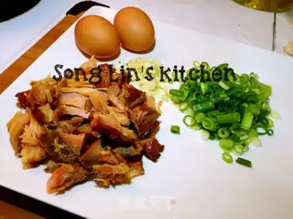 Make Golden salmon fried rice step 4