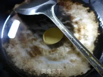 Make Soy soup, veal, noodle step 1