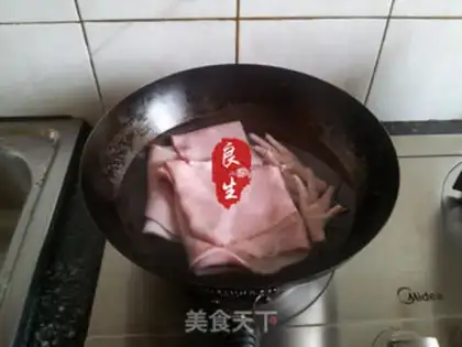 Make The small cage wraps meat step 1