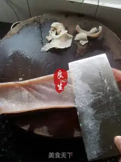 Make The small cage wraps meat step 2