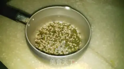 Make Green bean rice porridge step 0