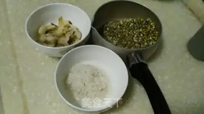Make Green bean rice porridge step 1