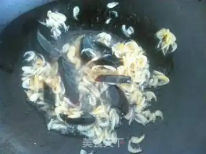 Make Shrimp-skin fan doll food step 3