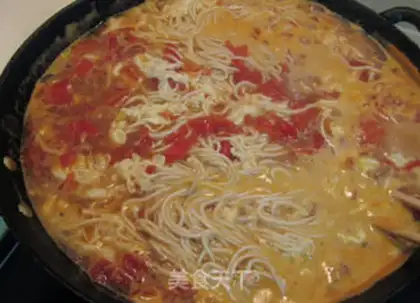 Make Tomato egg hot noodles step 6
