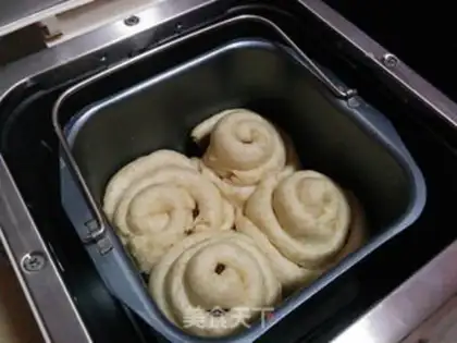 Make Whole wheat raisin roll step 20