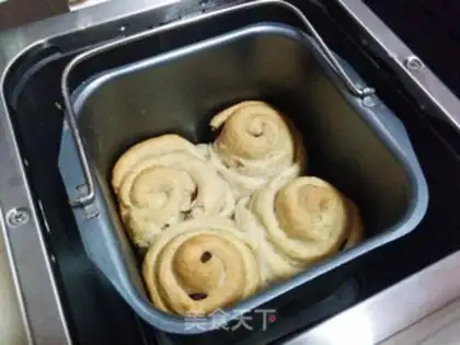 Make Whole wheat raisin roll step 21