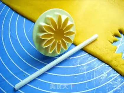 Make Flower butter cookies step 11