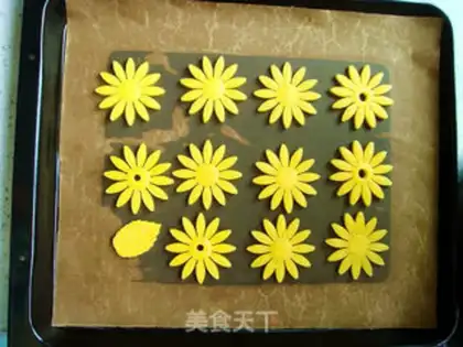 Make Flower butter cookies step 13