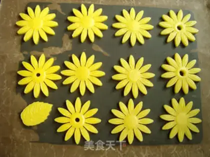 Make Flower butter cookies step 14