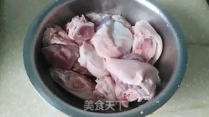 Make Clean up the pig feet soup step 0