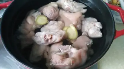 Make Clean up the pig feet soup step 3