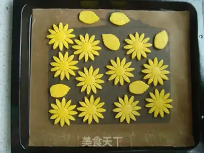Make Flower butter cookies step 19