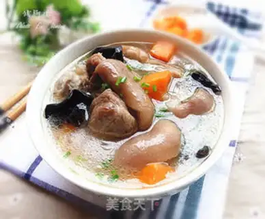 Make Clean up the pig feet soup step 8