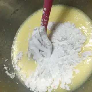 Make Ice-coated green bean mooncake step 1