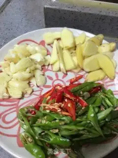 Make Blue peppers for fish step 1
