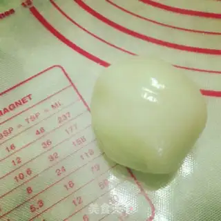 Make Ice-coated green bean mooncake step 6