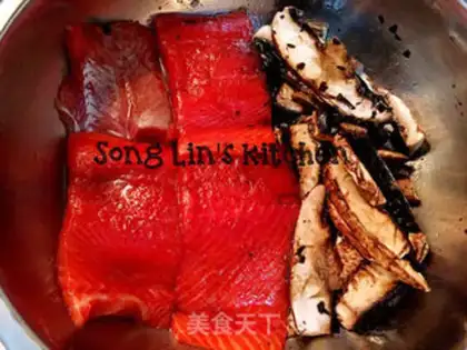 Make Chinese roasted red salmon step 2