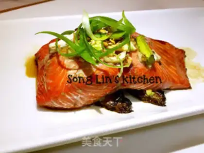 Make Chinese roasted red salmon step 4