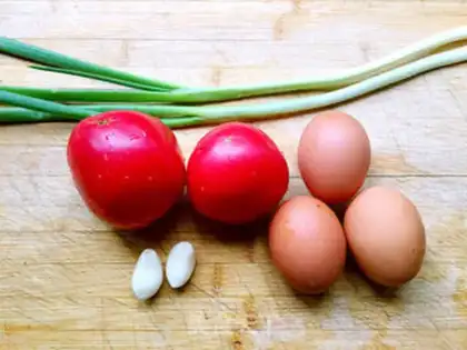 Make Tomato fried eggs step 0
