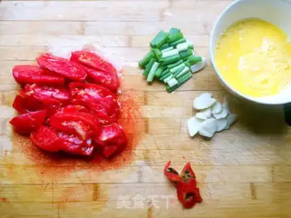 Make Tomato fried eggs step 5