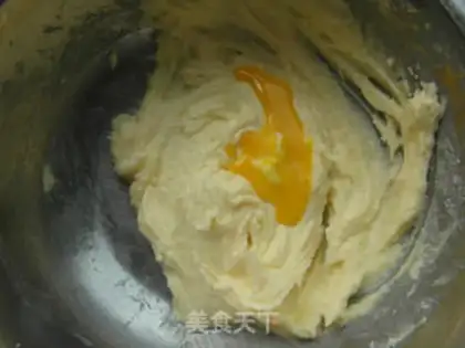 Make Egg yolk ball step 3