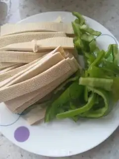 Make Pelican mushrooms and bean skin step 1
