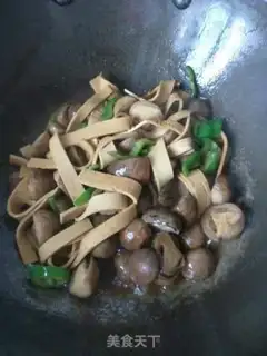 Make Pelican mushrooms and bean skin step 4