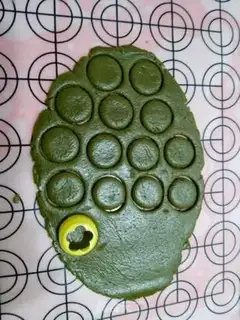 Make Color button cookies step 12