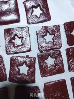 Make A red-coloured cookie step 7