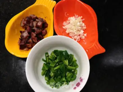 Make Pepper sausage fried rice step 1