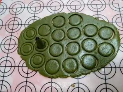 Make Color button cookies step 14