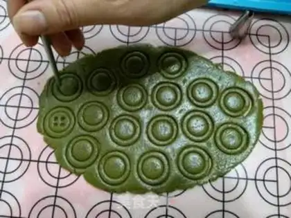 Make Color button cookies step 15