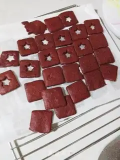 Make A red-coloured cookie step 9