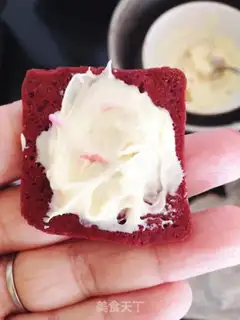 Make A red-coloured cookie step 12