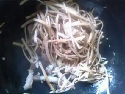 Make A dry pot of tea and mushrooms step 4