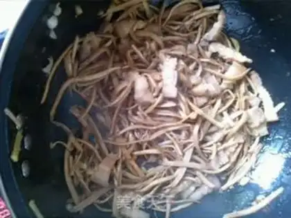 Make A dry pot of tea and mushrooms step 5