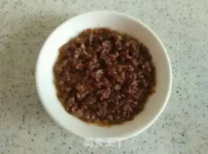 Make Garlic shrimp sauce and acne step 4