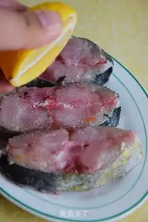 Make Garlic fried fish step 1
