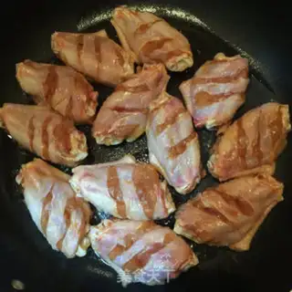 Make Chicken wings in Orleans step 3