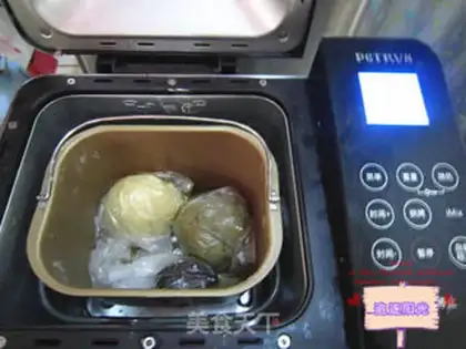Make Panda bread step 2