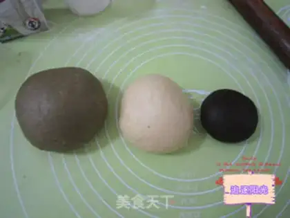 Make Panda bread step 3