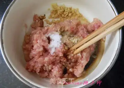 Make Frozen melon box step 1