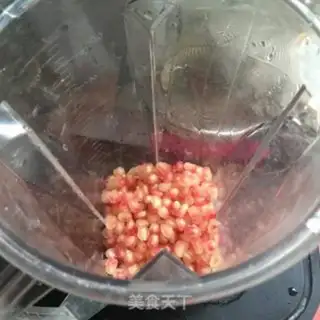 Make Honey pomegranate juice step 2