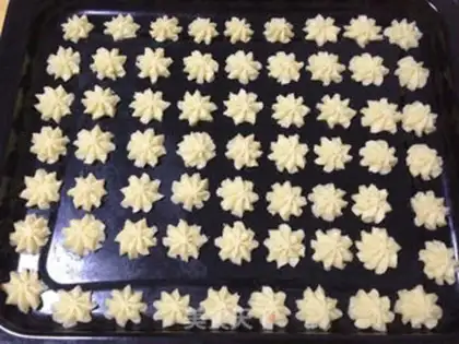Make Flower cookies step 4