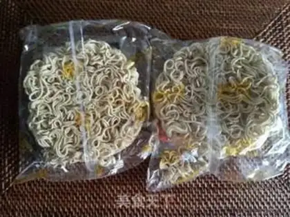 Make Hot dry noodles step 3