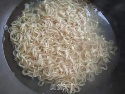 Make Hot dry noodles step 4