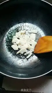Make Soybeans with fried meat step 1