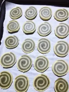 Make Tea year wheel cookies step 11